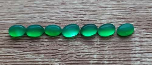 Oval cabochon Green onyx 2.16 Cts Brilliant gemstone 4 Pieces 4x6mm
