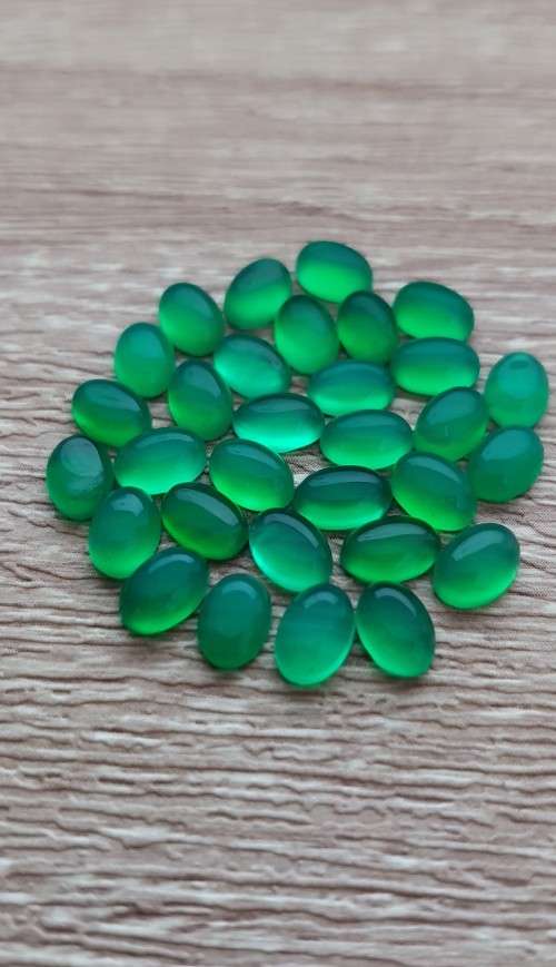 Oval cabochon Green onyx 2.16 Cts Brilliant gemstone 4 Pieces 4x6mm