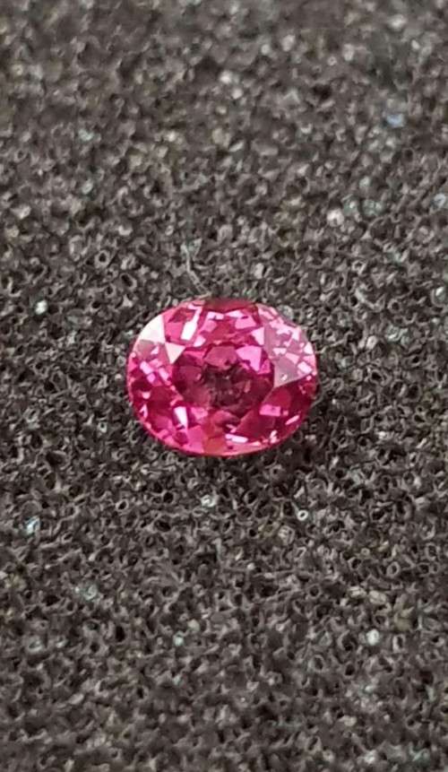 MALAYA GARNET 0.90cts STUNNING !! NATURAL RASPBERRY PINK
