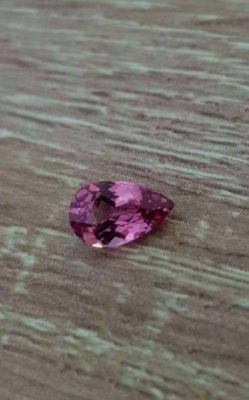MALAYA GARNET 0.98cts STUNNING !! NATURAL RASPBERRY PINK