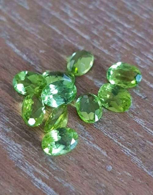 Peridot 0.90Cts Finest Green Sparkling Loose Oval Cut Gemstones