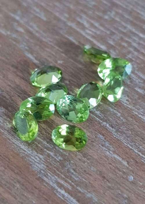 Peridot 0.90Cts Finest Green Sparkling Loose Oval Cut Gemstones