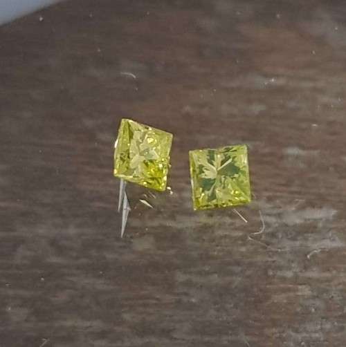 CERTIFIED 0.32Cts PAIR (2x0.16cts) FANCY YELLOW  NATURAL DIAMOND PRINCESS CUT