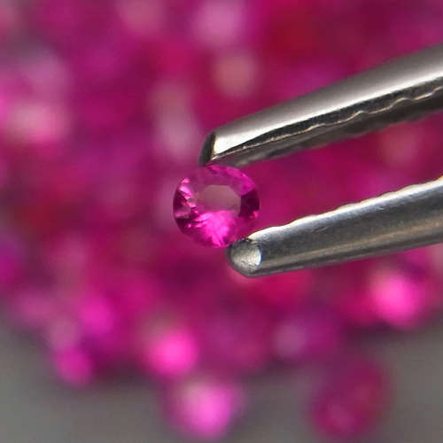 ** HOT **  Top Red Pink  Ruby  Round Diamond Cut 2mm Gem  Normal Heated