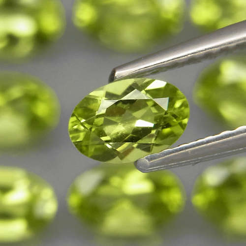 GREEN PERIDOT 6X4 MM OVAL CUT  LOOSE  GEMSTONE