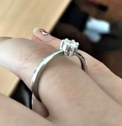 1 Carat Round Cut Solitaire 6 prong  Lovely  Engagement Ring