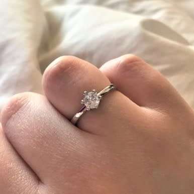 1 Carat Round Cut Solitaire 6 prong  Lovely  Engagement Ring