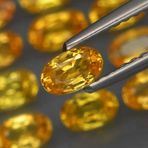 Yellow Sapphire  1Pcs/0.28CtOval 5x3 mm.Ravishing Color & Full Fire!