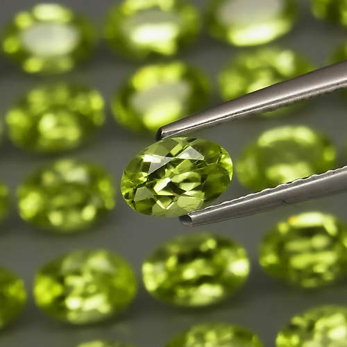 GREEN PERIDOT 6X4 MM OVAL CUT  LOOSE  GEMSTONE