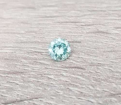 1.06 ct   Moissanite Green Round Excellent Cut VVS