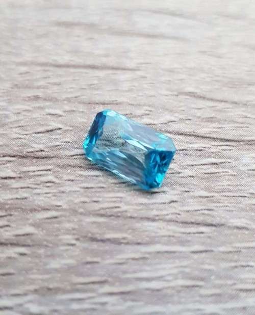 Zircon 4.64Ct.Ravishing  Color & Perfect Shape! Natural BIG Blue Cambodian