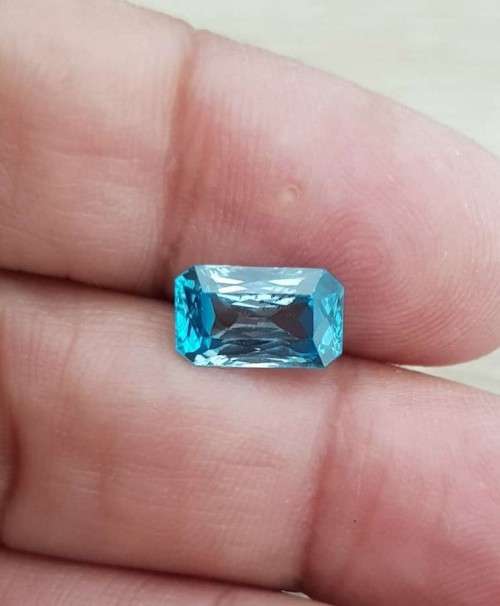 Zircon 4.64Ct.Ravishing  Color & Perfect Shape! Natural BIG Blue Cambodian
