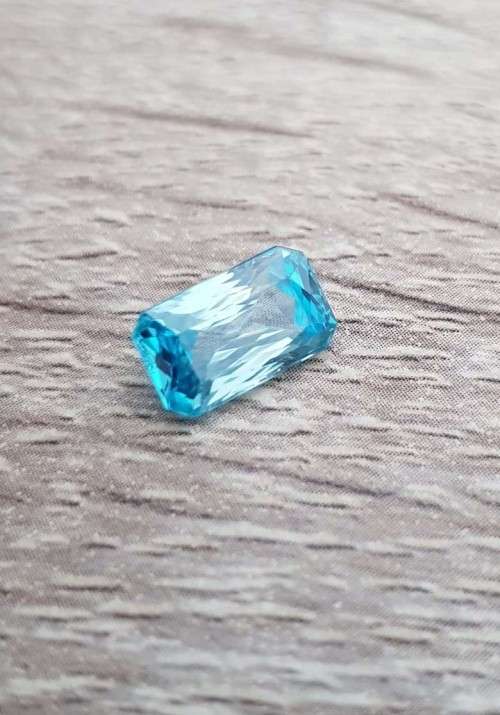 Zircon 4.64Ct.Ravishing  Color & Perfect Shape! Natural BIG Blue Cambodian
