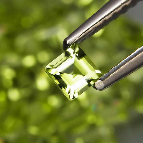 Peridot Square 3 mm Apple Green 1Pcs/0.16Ct Pakistan.Ravishing Color! Natural