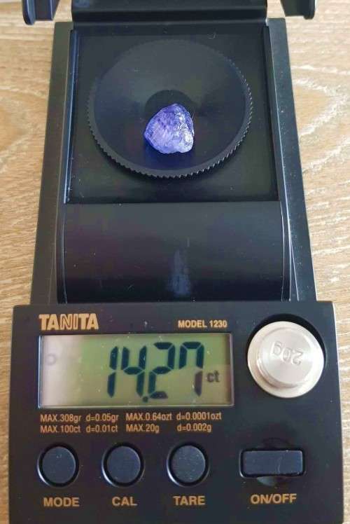 TANZANITE 14.27Cts. NATURAL VIOLET BLUE SPECIMEN ROUGH