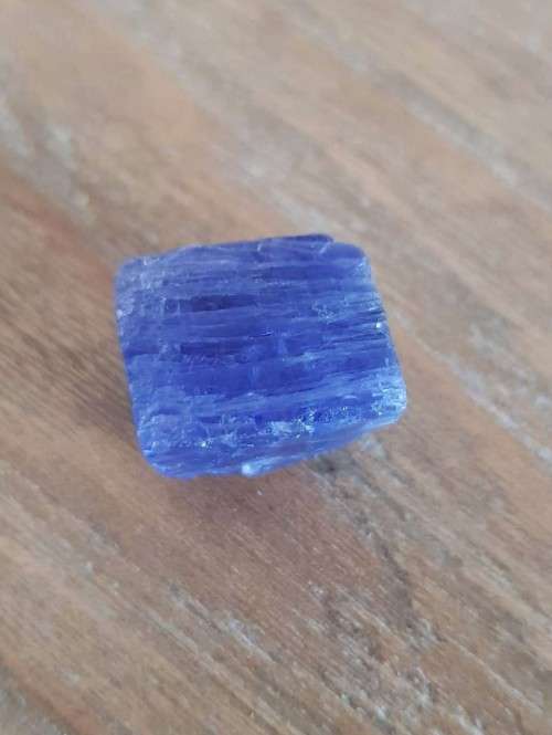 TANZANITE 69.52Cts. NATURAL VIOLET BLUE SPECIMEN ROUGH
