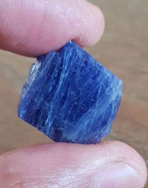 TANZANITE 60.71Cts. NATURAL VIOLET BLUE SPECIMEN ROUGH