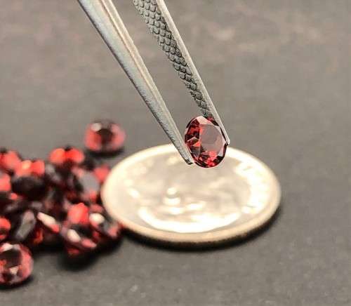 Red Mozambique Garnet Round 4 mm. 1Pcs/0.36Ct