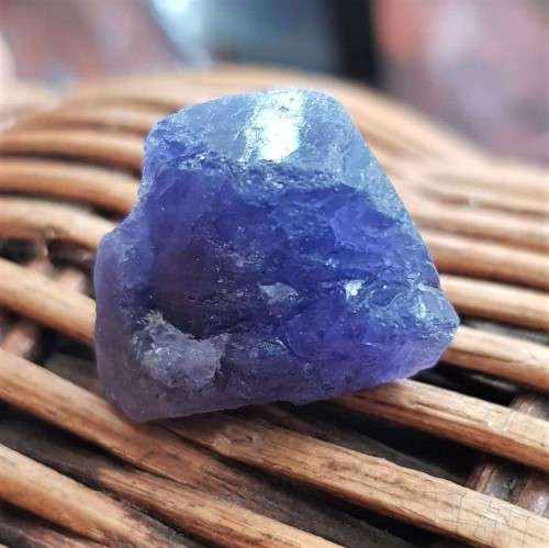 TANZANITE 62.99Cts. NATURAL VIOLET BLUE SPECIMEN ROUGH