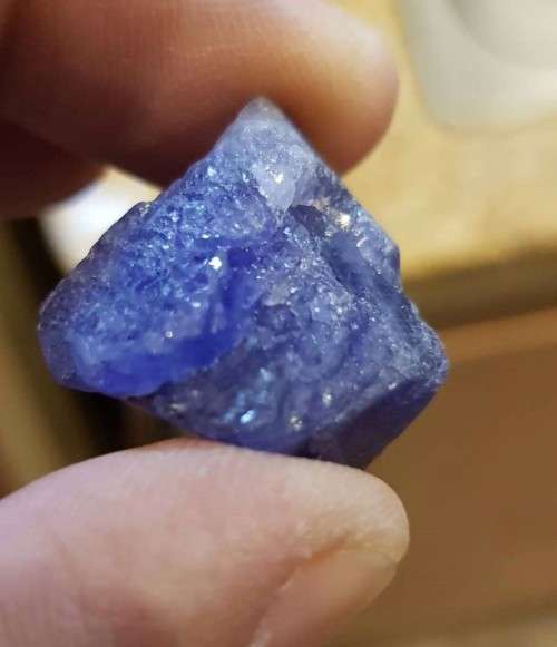 TANZANITE 62.99Cts. NATURAL VIOLET BLUE SPECIMEN ROUGH