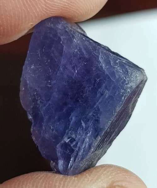 TANZANITE 60.51Cts. NATURAL VIOLET BLUE SPECIMEN ROUGH