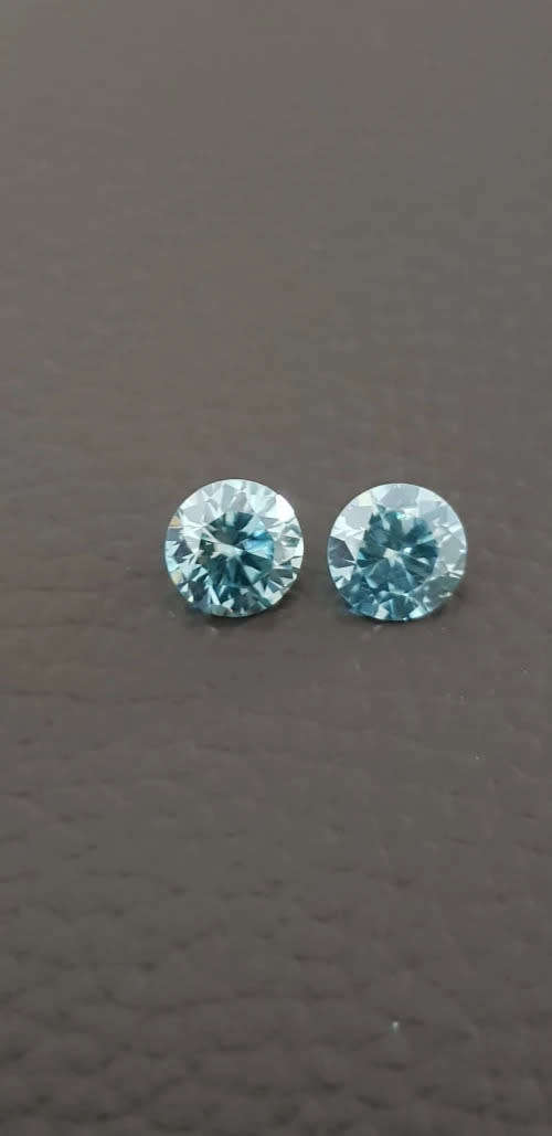 0.96ct 2pc VVS1 BLUE COLOR ROUND LOOSE MOISSANITE