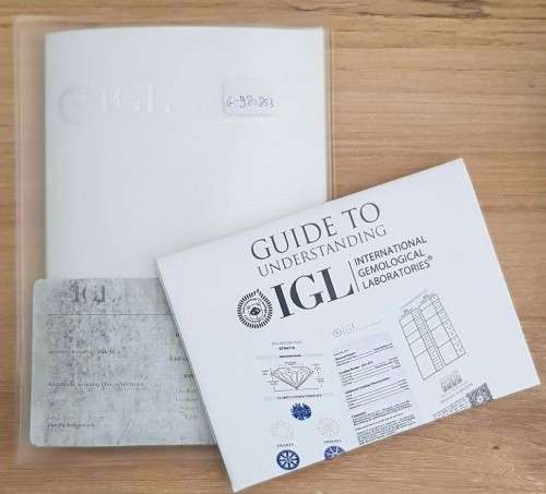 0.60Cts DIAMOND RADIANT CUT VVS2 LIGHT YELLOW `CERTIFIED` SPARKLING  COLOR NATURAL