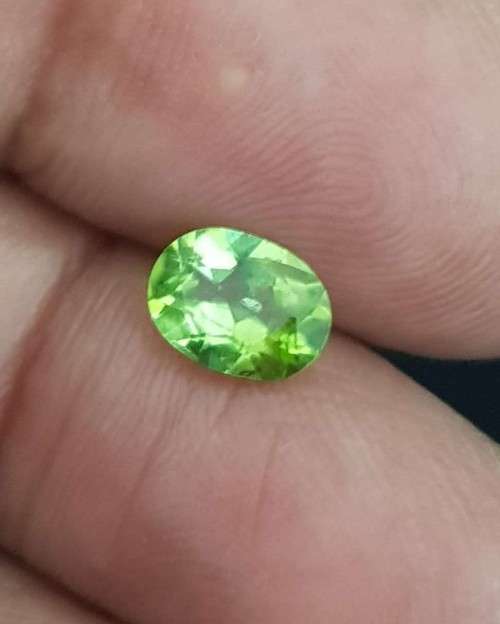 GREEN PERIDOT 1.23Cts  OVAL CUT  LOOSE  GEMSTONE