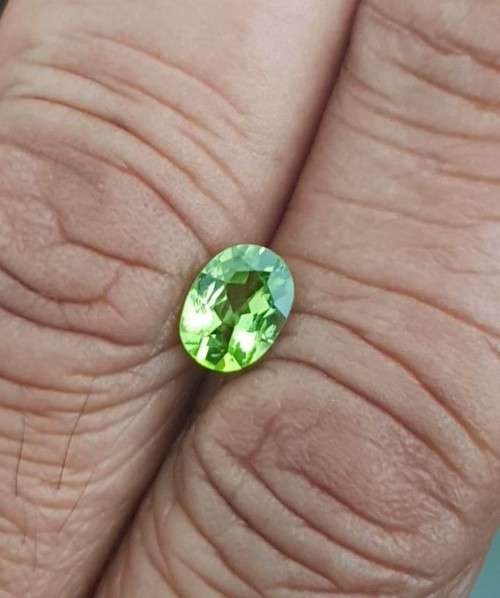 GREEN PERIDOT 1.23Cts  OVAL CUT  LOOSE  GEMSTONE