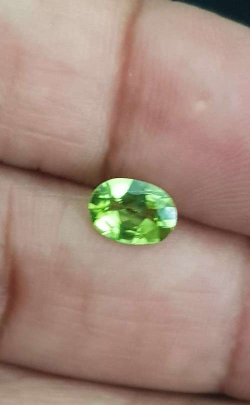 GREEN PERIDOT 1.23Cts  OVAL CUT  LOOSE  GEMSTONE