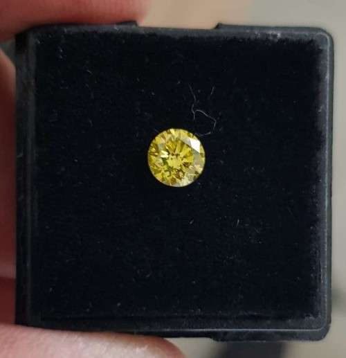 0.47Cts  **CERTIFIED** ROUND DIAMOND  VIVID YELLOW NATURAL