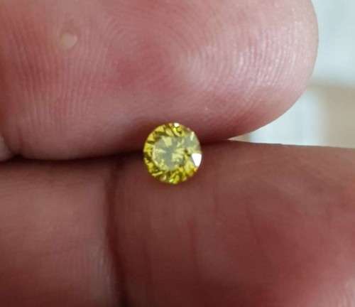 0.47Cts  **CERTIFIED** ROUND DIAMOND  VIVID YELLOW NATURAL