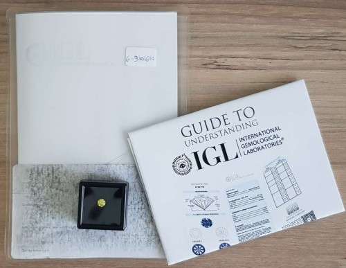 0.47Cts  **CERTIFIED** ROUND DIAMOND  VIVID YELLOW NATURAL