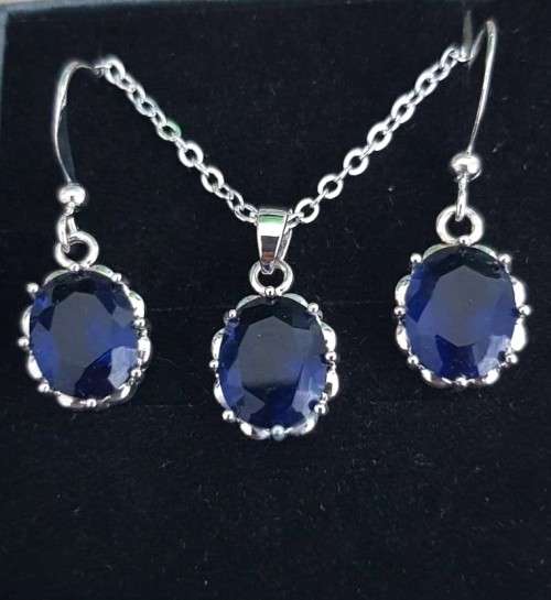 Swarovski  **Sapphire Blue Design** Necklace & Earrings Set Gold Plated  Link Chain