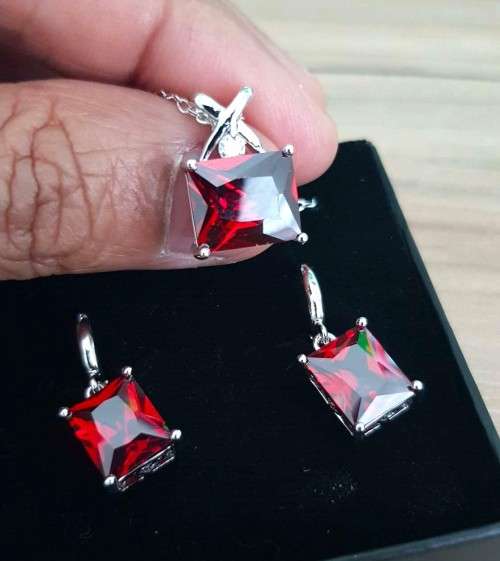 Swarovski **Ruby Red **Square Cut Necklace & Earrings  Set Gold Plated  Link Chain