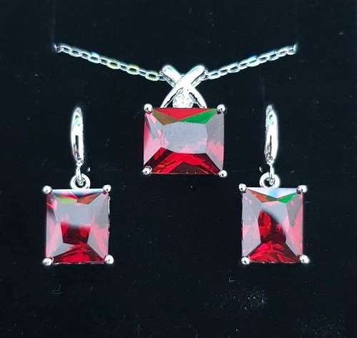 Swarovski **Ruby Red **Square Cut Necklace & Earrings  Set Gold Plated  Link Chain