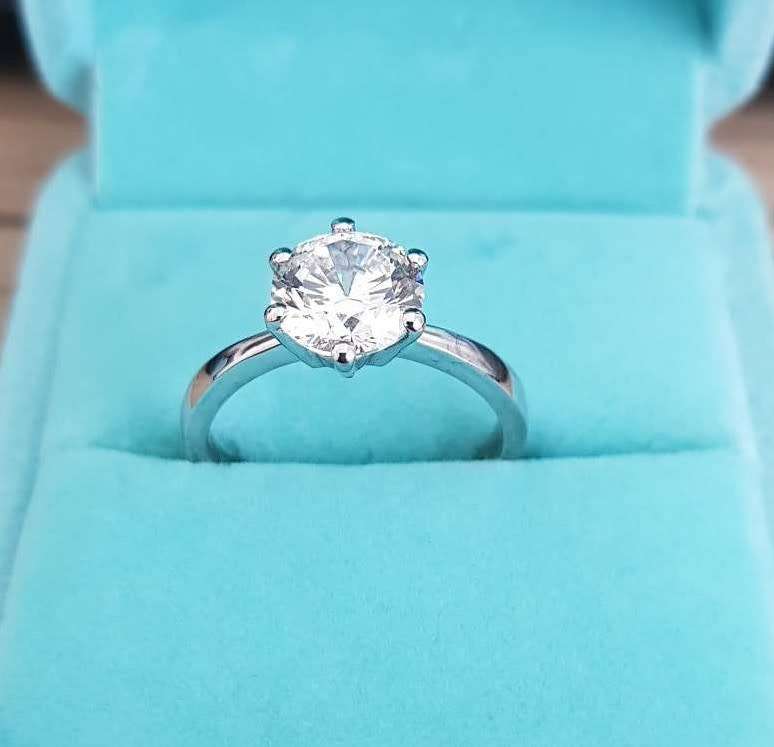 Fancy Six Claw Classic Style 2 carat NSCD Lovely Diamond Engagement Ring