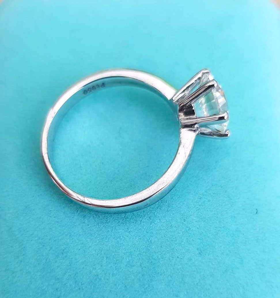 Fancy Six Claw Classic Style 2 carat NSCD Lovely Diamond Engagement Ring