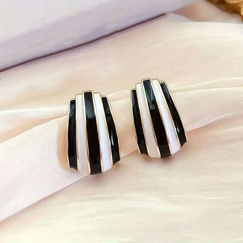 Vintage  Black & white Drop Oil-Dripping Earrings