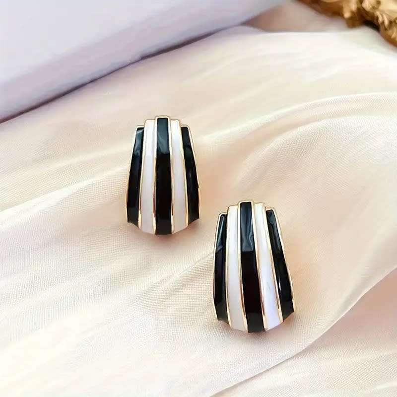 Vintage  Black & white Drop Oil-Dripping Earrings