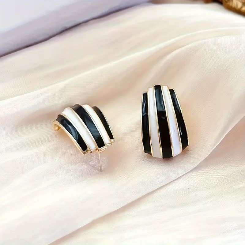 Vintage  Black & white Drop Oil-Dripping Earrings