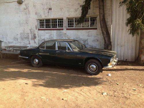 Jaguar XJ 4.2L Manual