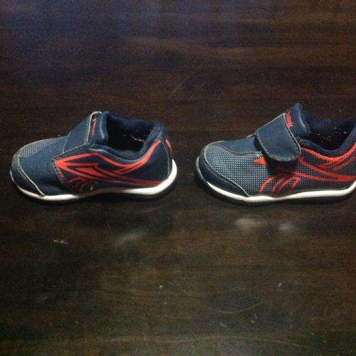 REEBOK SHOES SIZE 4 INFANT