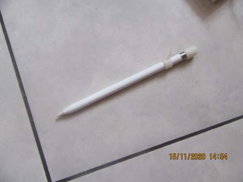 ORIGINAL APPLE IPAD PENCIL AS GOOD AS NEW