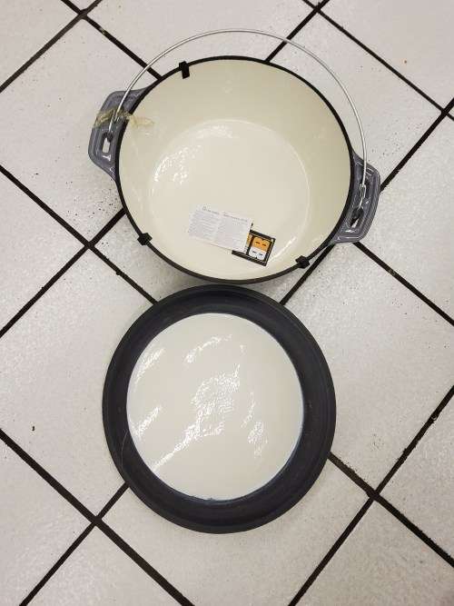 CAST IRON POT WITH ENAMEL COATING 30 CM