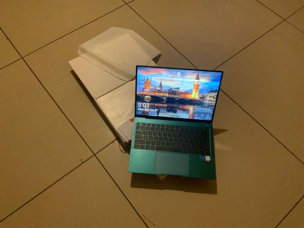 HUAWEI MATE BOOK  X PRO  1 TB  16 GB