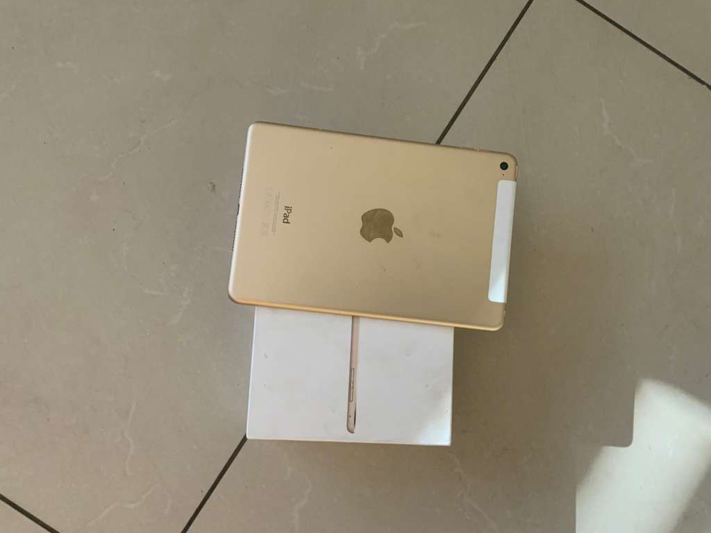APPLE IPAD MINI 4 IN EXCELLENT CONDITION GOLD COLOR