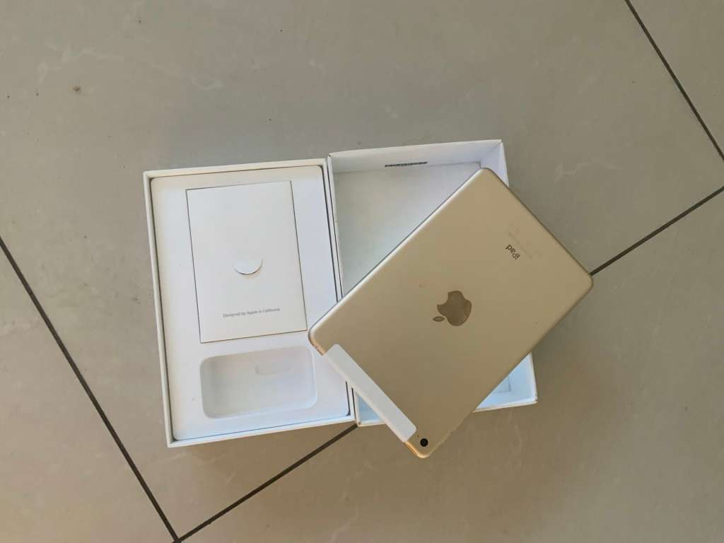 APPLE IPAD MINI 4 IN EXCELLENT CONDITION GOLD COLOR