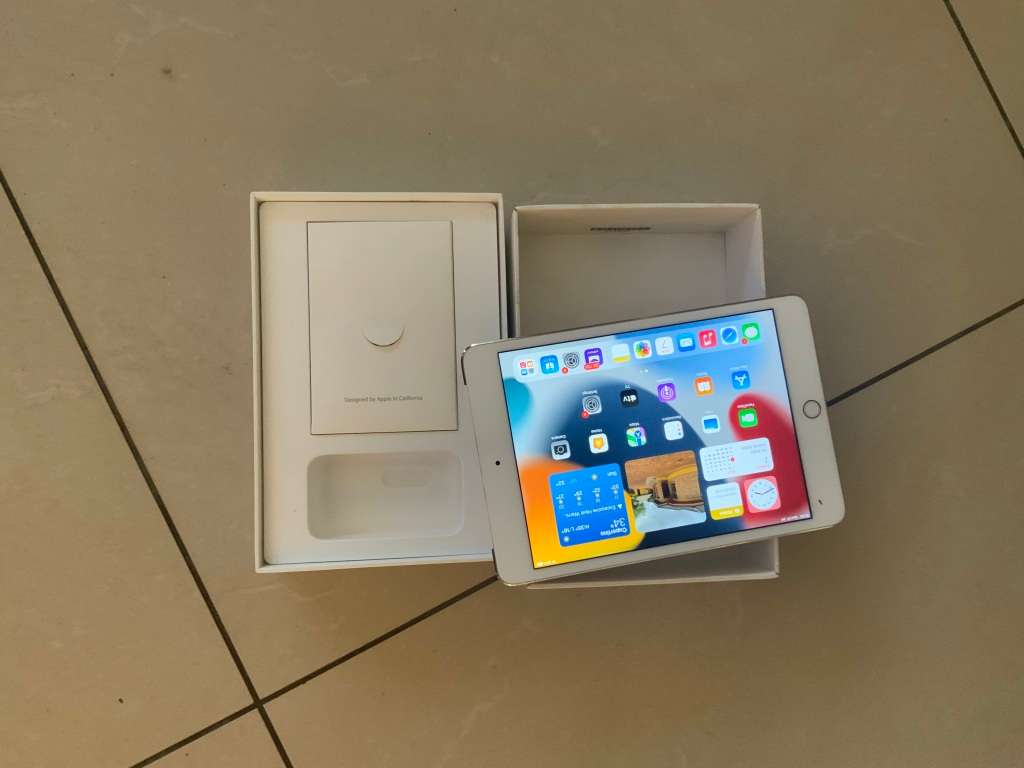 APPLE IPAD MINI 4 IN EXCELLENT CONDITION GOLD COLOR