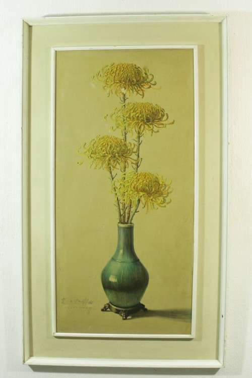 V Tretchikoff - Still life - Signed and dated - A beautiful treasure! - 91cm x 44cm - Bid now!